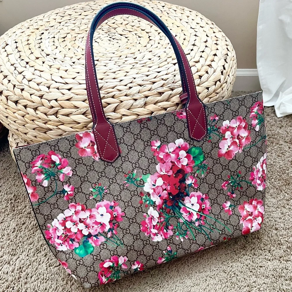 Bloom floral monogram logo reversible high fashion tote bag - Picture 2 of 5